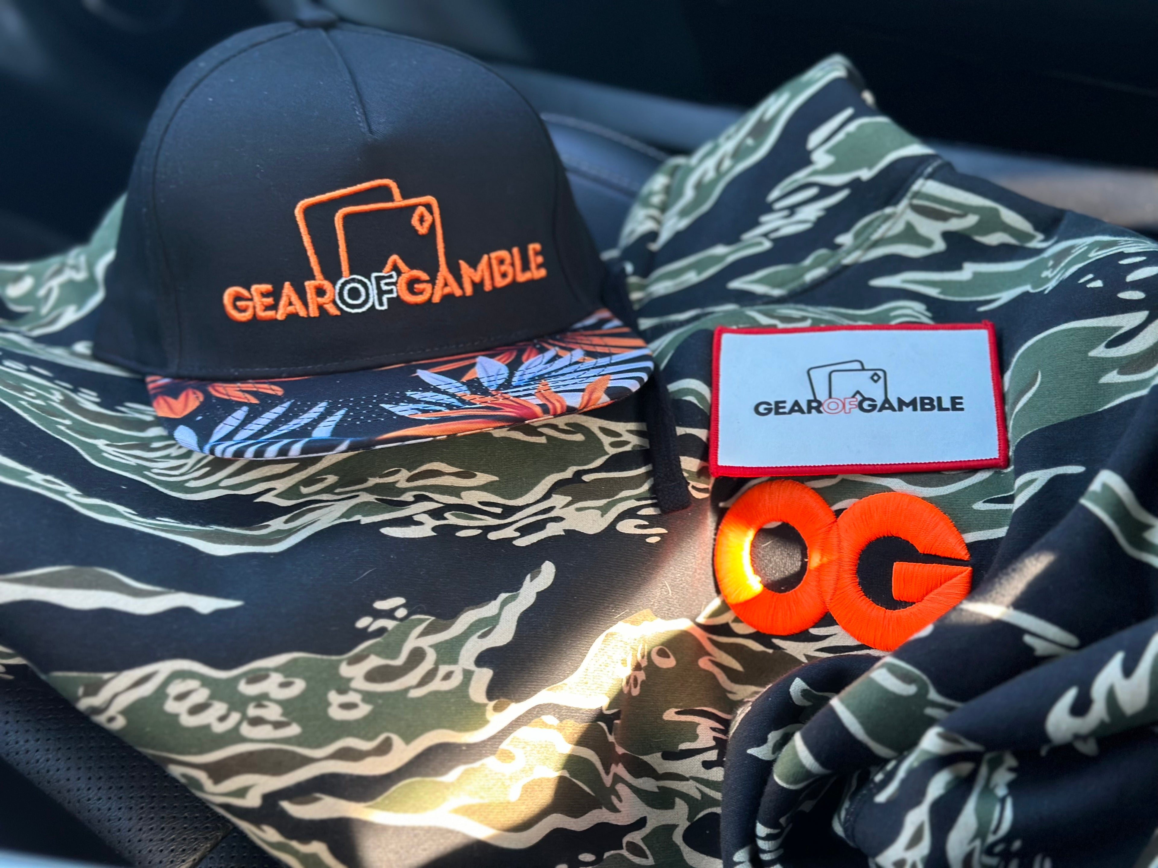 Black snapback hat with a bold leaf-patterned brim and Gear of Gamble logo on the front. Perfect poker apparel for players who want to showcase their love for the game with a unique twist